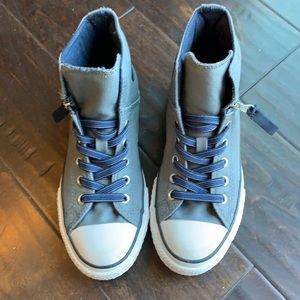 Boys converse size 3